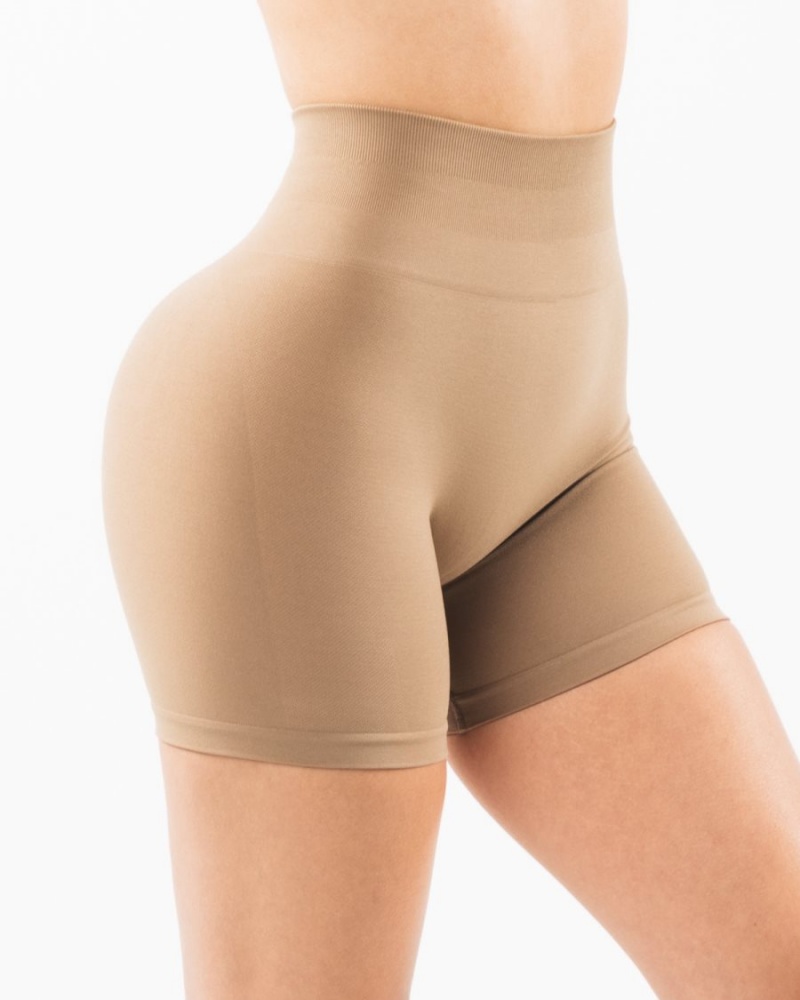 Alphalete Amplify Kort 4.5" Shorts Dame Chai | MGXBLJ-392