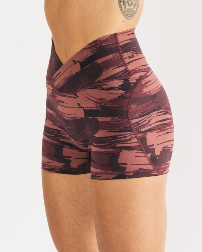 Alphalete Surface Power Kort 5" Shorts Dame Burgunder Camouflage | NBAFCY-071